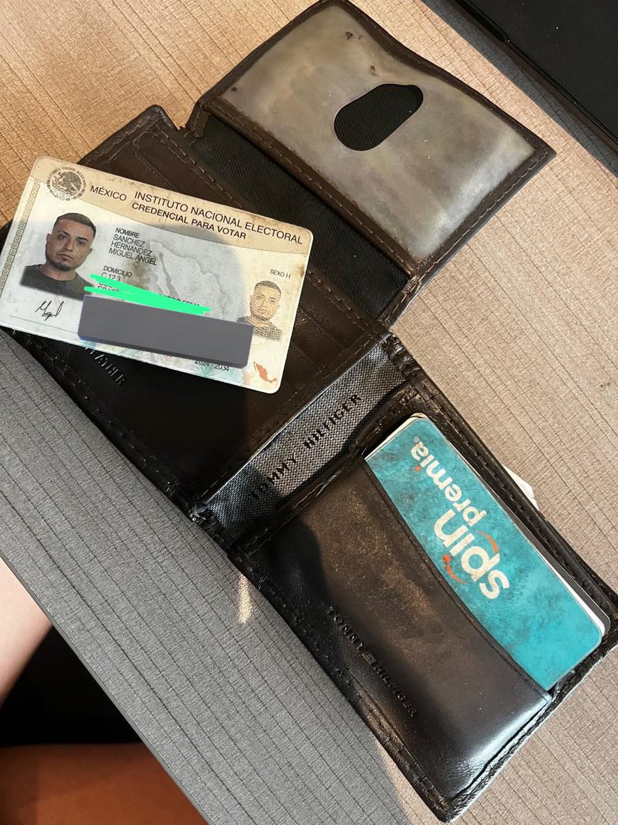 BicireporteraDF's tweet photo. Miguel Ángel Sánchez Hernández 

Encontré tu cartera tirada, trae tus tarjetas, licencia y hasta tu tarjeta de circulación! 

RT para encontrarte 🙏🏼 https://t.co/Efit9JyGAh