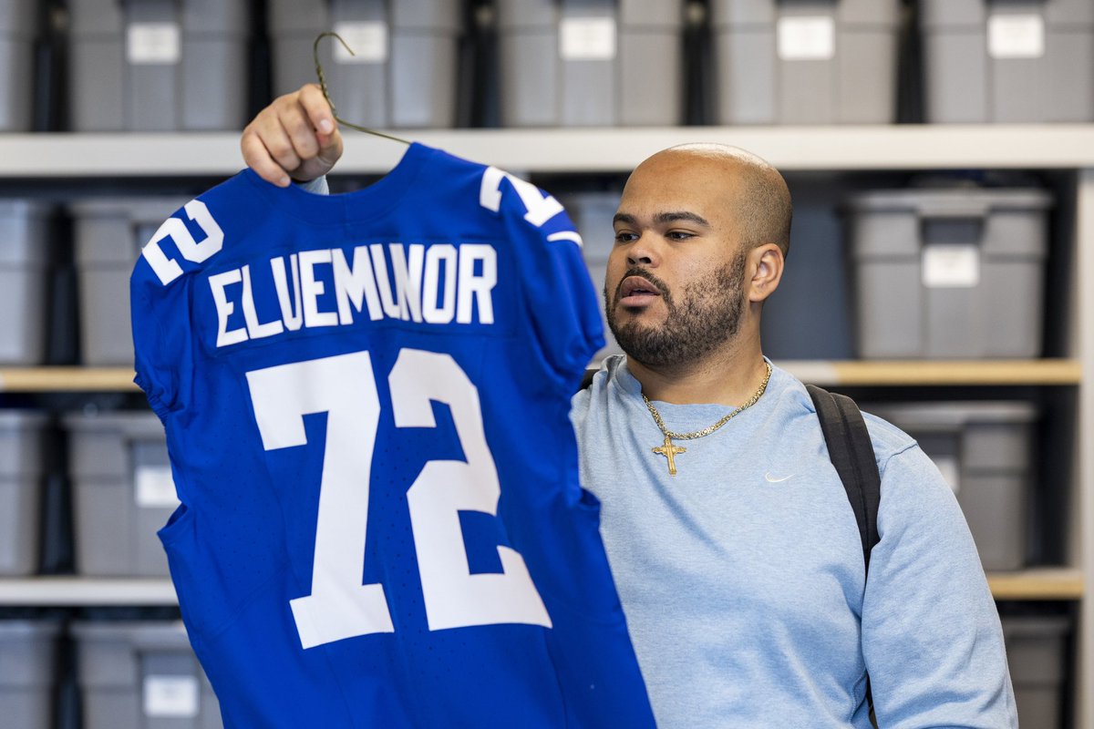 JEluemunor's tweet photo. Highly Favored and VERY Blessed! Surreal moment getting to see my Name and 72 on a Giants Jersey. Officially a New York Giant 💙🤞🏽 https://t.co/ZRYjt1h0d6