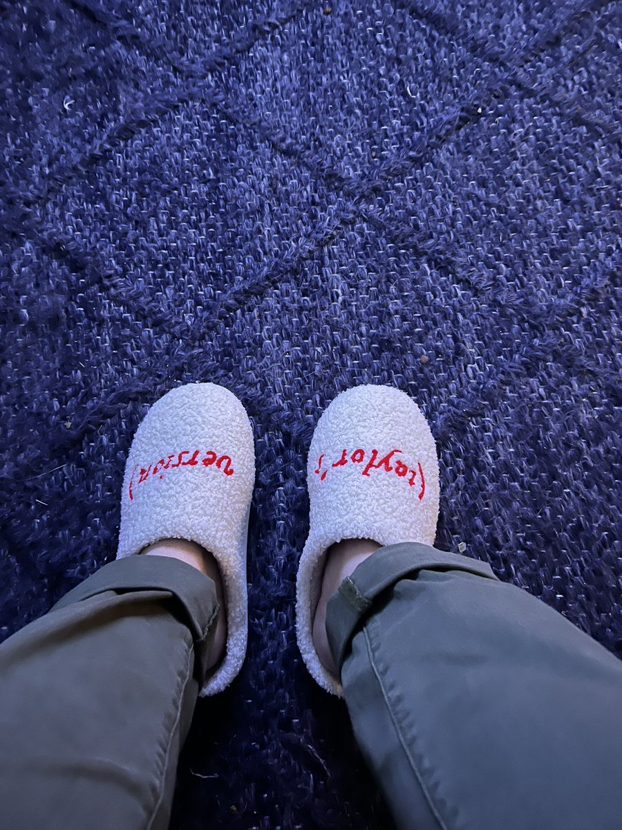msoupladdle's tweet photo. Ready for the Eras tour!! T minus 1hr!!! https://t.co/6uYA5xqPFV