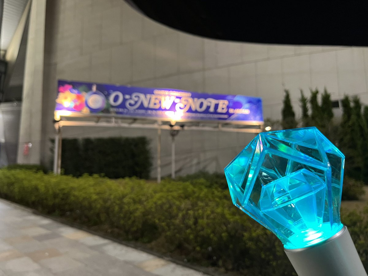 mymeloami's tweet photo. 1年前の今日、締切日で当日まで来れるか分からずなんとか仕事早退して代々木に来れたらしい…忘れてたわ😅
この日に初めてお会いできたFFさんも多くとても良い1日だった🫧✨
毎日、きみの歌声が力になってるよ☺️
歌ってくれてありがとう✨
#ONEW_NOTE
#オンユ #オニュ
#ONEW_Circle https://t.co/kasV7KdGin