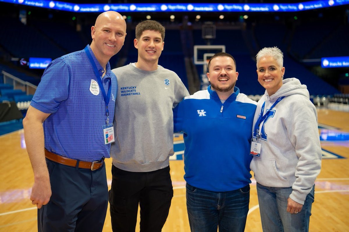 adamjones_4's tweet photo. Leave it to one guy to ruin a good photo with the L’s down…. It just comes natural in Rupp. Can’t wait for this March Madness run from the CATS! #FBEAD24 https://t.co/UC3EZlIIMX