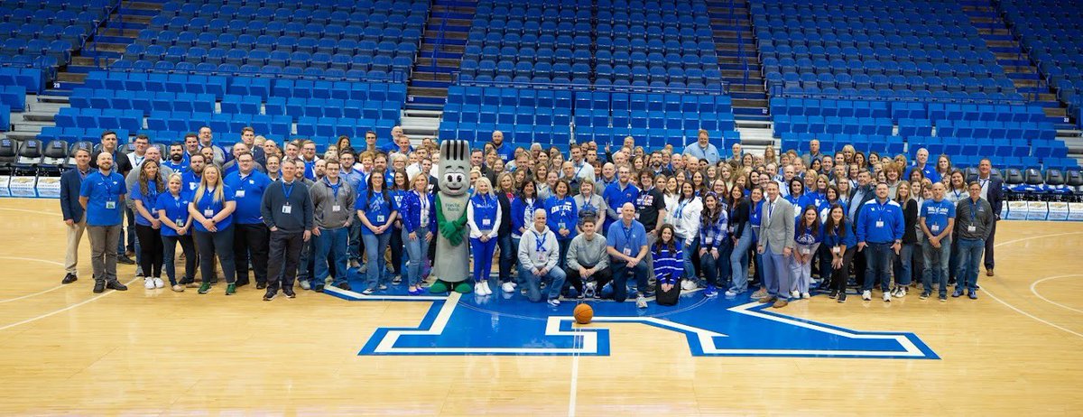 adamjones_4's tweet photo. Leave it to one guy to ruin a good photo with the L’s down…. It just comes natural in Rupp. Can’t wait for this March Madness run from the CATS! #FBEAD24 https://t.co/UC3EZlIIMX