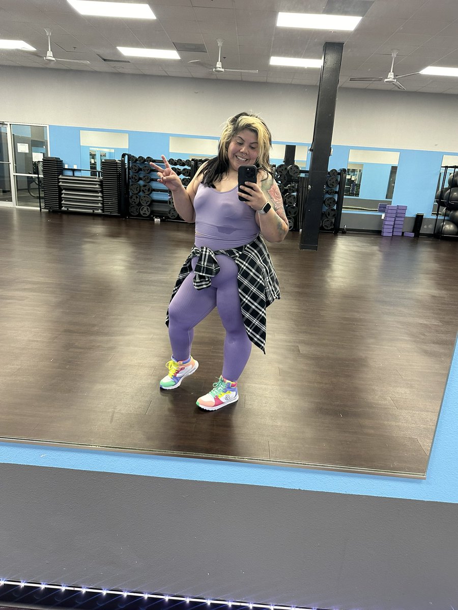 AngeeVibes's tweet photo. Before and after class 💦 
#thursdaymood https://t.co/Rn8qTdgfuv