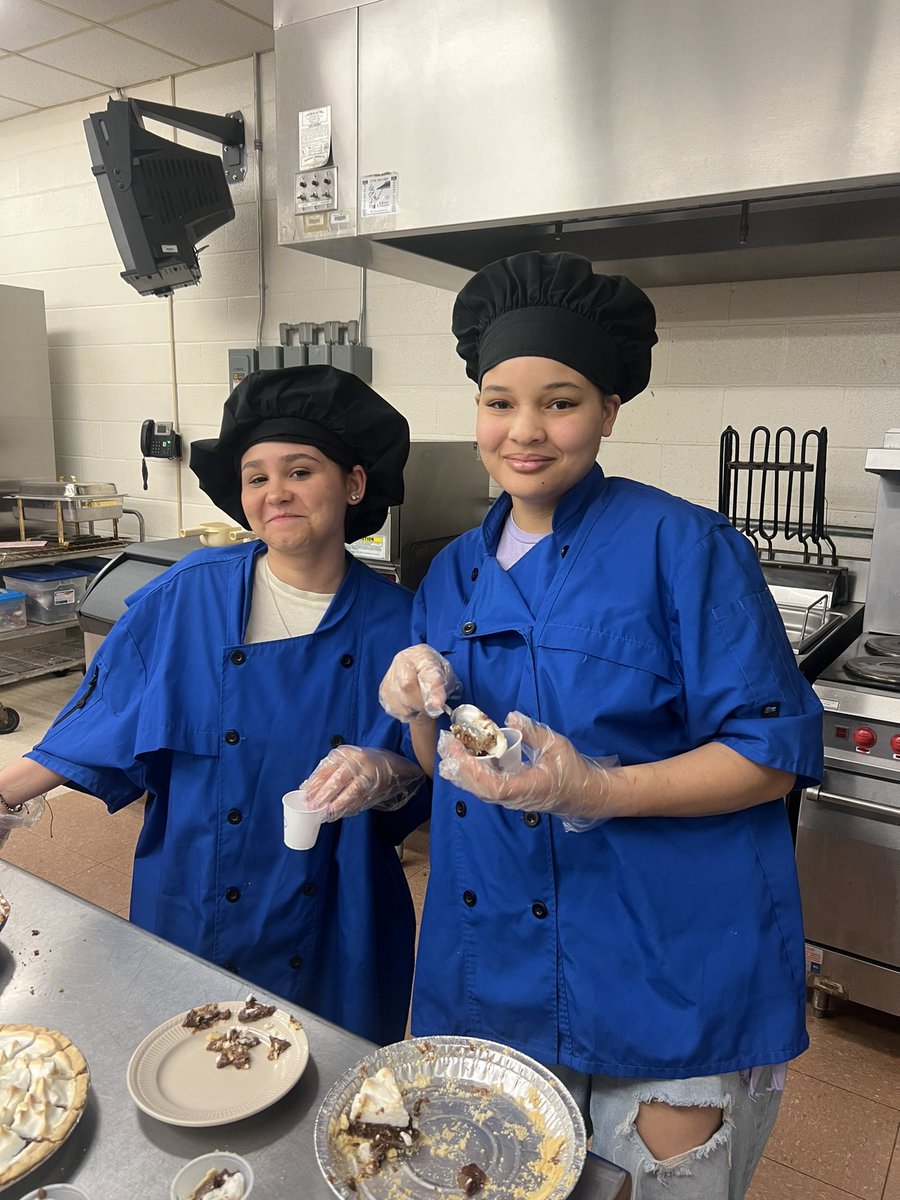 Katie Ross tweet media