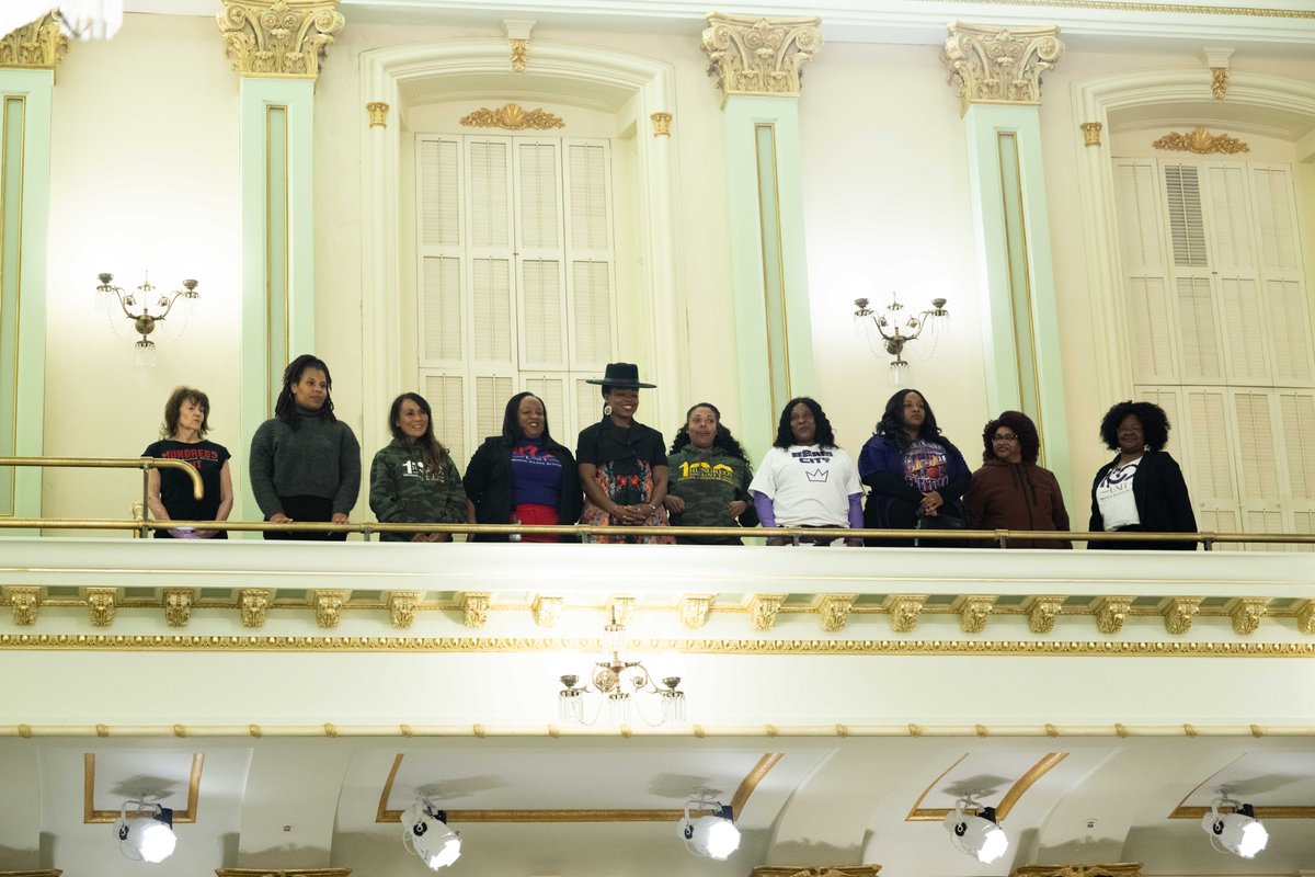 In honor of #WomensHistoryMonth, I had the privilege of welcoming Venetia James and her Hundreds Unit dance team to the Assembly Floor today! The Hundreds Unit is a health and wellness organization that empowers women through dance to transform lives.