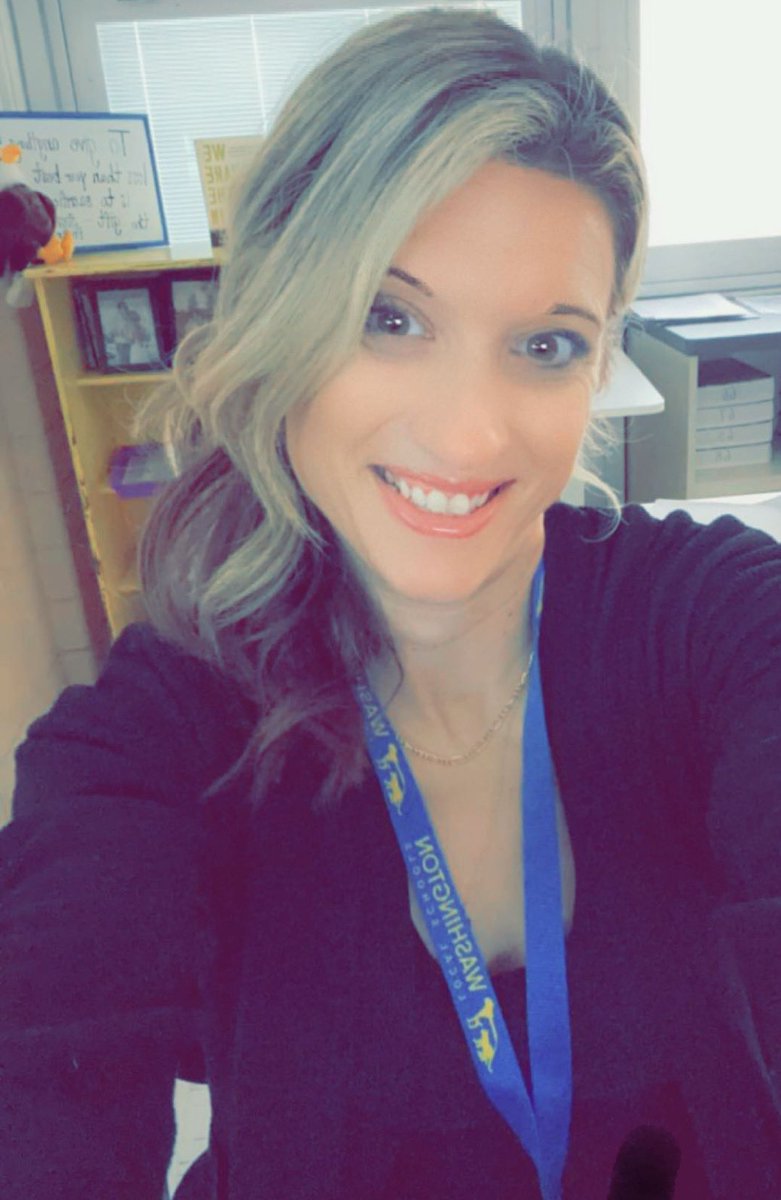WLS4Kids's tweet photo. 🥁 DRUMROLLLLLLL PLEASE! 🥁
Congratulations are in order for Whitmer History teacher Ms. Bourbina, who was named the Extraordinary Teacher of the Year by Sun Federal Credit Union! Ms. B will be honored at a celebration on 4/27 and presented with her award! 

Way to go, Ms. B! https://t.co/LbYsxfLEC8