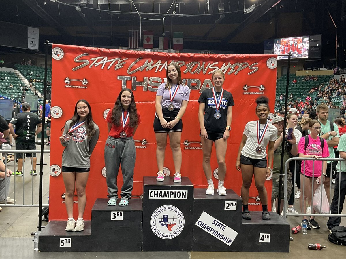 DvPowerlifting's tweet image. Congrats to Rosie Driscoll competing and medaling in the first ever unequipped Texas High School Women’s powerlifting state championships. Rosie also comes home with the first bench press recored in the 123 lbs weight class. @DelValleISD @dvisd_athletics