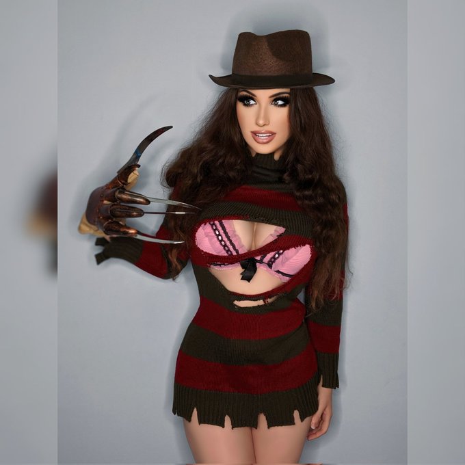 Can I be the ghoul of your dreams? 💤 https://t.co/9MlRz2RNIC<a href="/tag/megaravibes"class="tags"><span>#megaravibes</span></a>