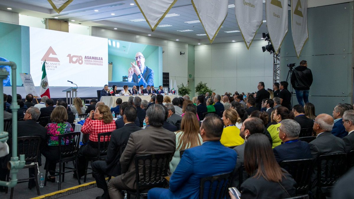 CONCANACO's tweet photo. La Confederación de Cámaras Empresariales (CONCANACO SERVYTUR) ha dado un paso significativo en su compromiso por promover la competencia económica en el sector de Comercio, Servicios y Turismo al firmar un convenio con la Cofece. Esta colaboración refleja la fortaleza y la unión de nuestro sector empresarial para fomentar un ambiente de competencia justa y transparente. #UnidosEnAccionesPositivas