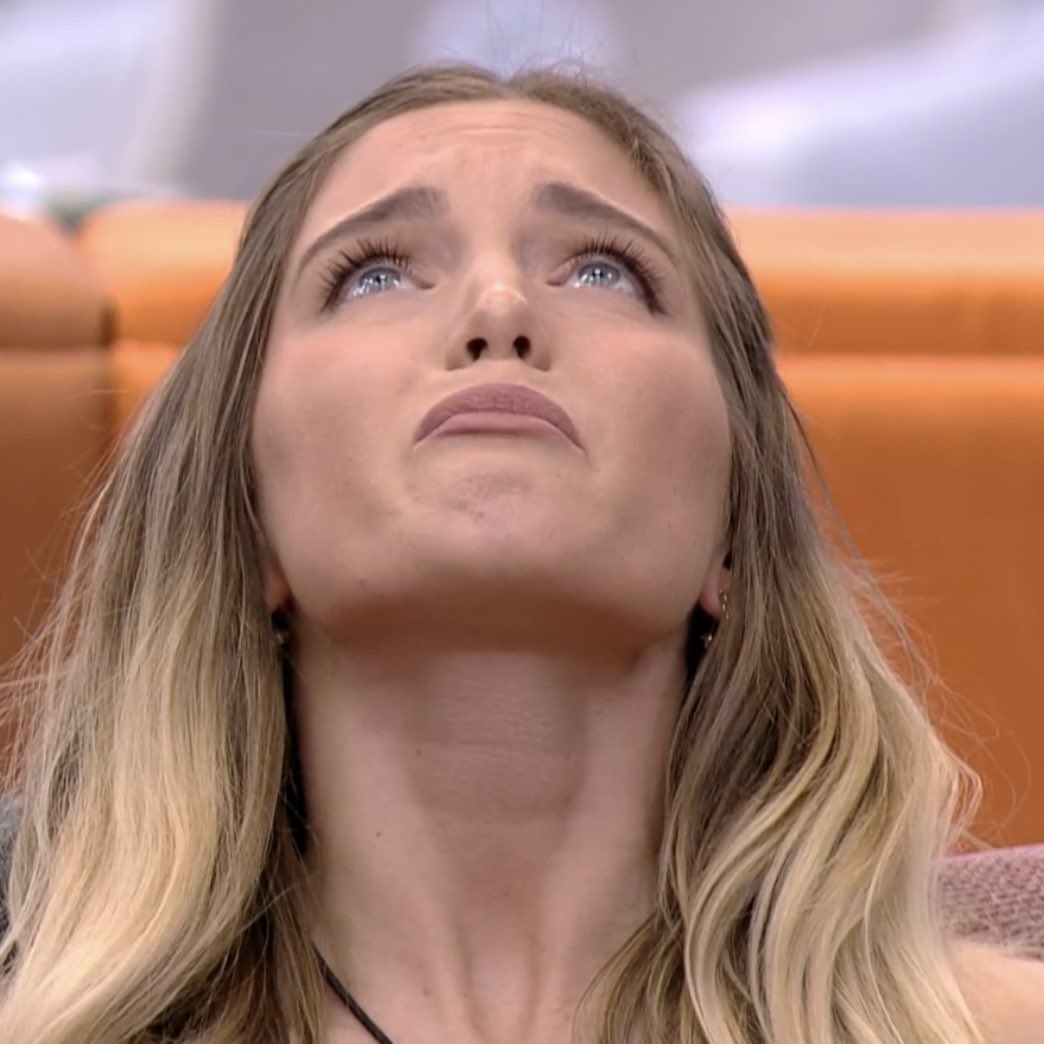 Anita sei letteralmente un imbarazzo vivente 
#grandefratello #luzzers