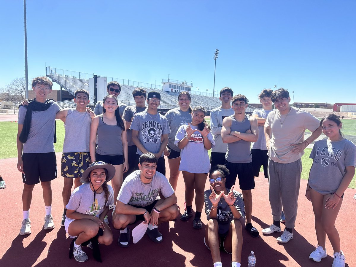 Congrats to the “grey” team and the WIN today at the annual inter squad meet Congrats to coach Castillo!!way to go members of the Grey team ⁦<a href="/RCadena2001LTD/">Ruben Cadena</a>⁩ ⁦<a href="/Coach_Veliz/">Coach Scott Veliz</a>⁩ ⁦<a href="/HanksAthletics/">THE KINGDOM ATHLETICS</a>⁩