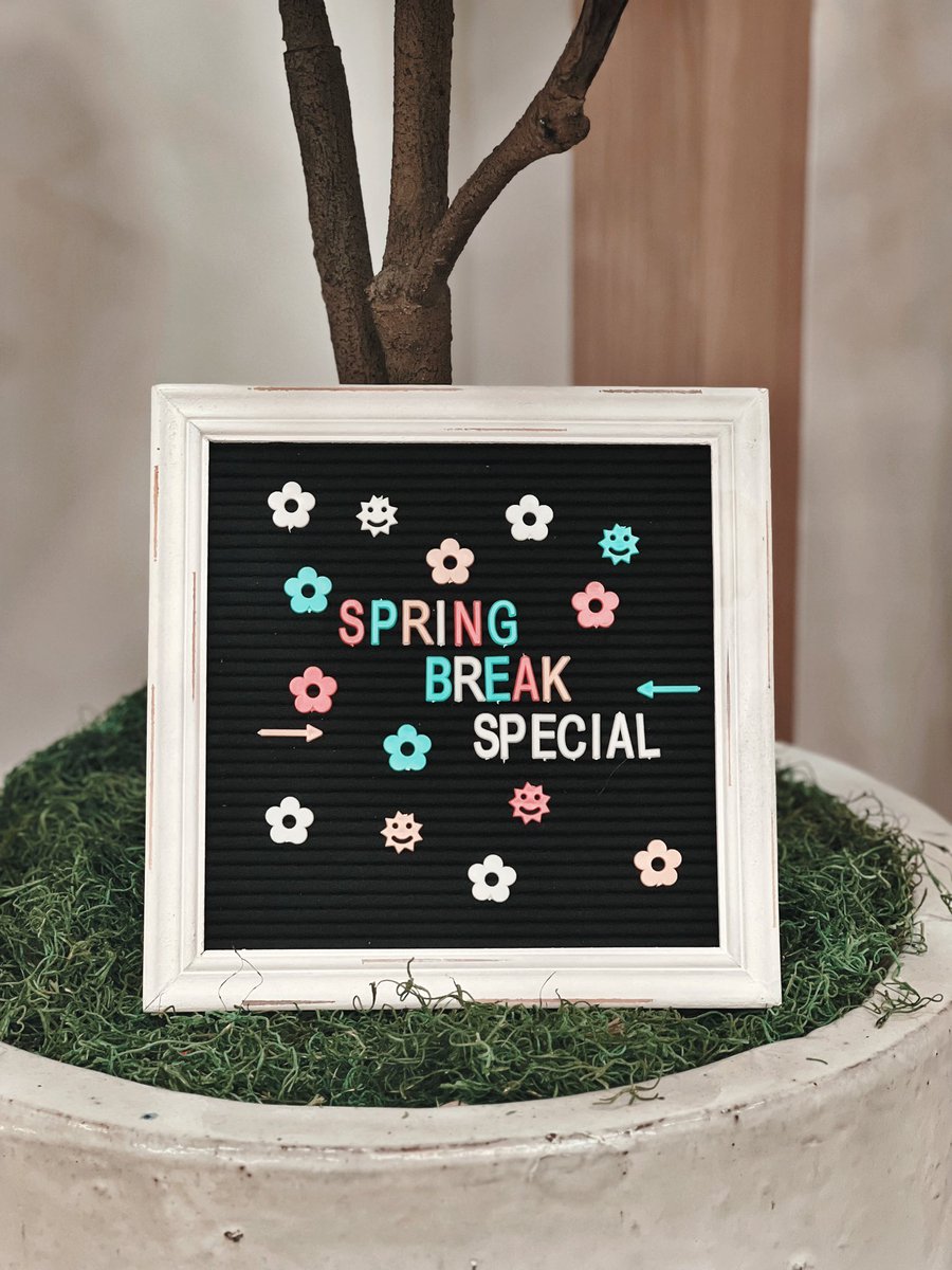 West27thUSC's tweet photo. 🌸 Spring Break Special Alert! 🚗✨ Sign a 12-month lease for Fall 2024 and enjoy FREE PARKING &amp; a $200 discount on each installment! Don’t miss out on this amazing deal. 

Visit our website or call us for details and restrictions or to book a tour 🤳

📱213-748-4100 https://t.co/TTYrJpk1nm