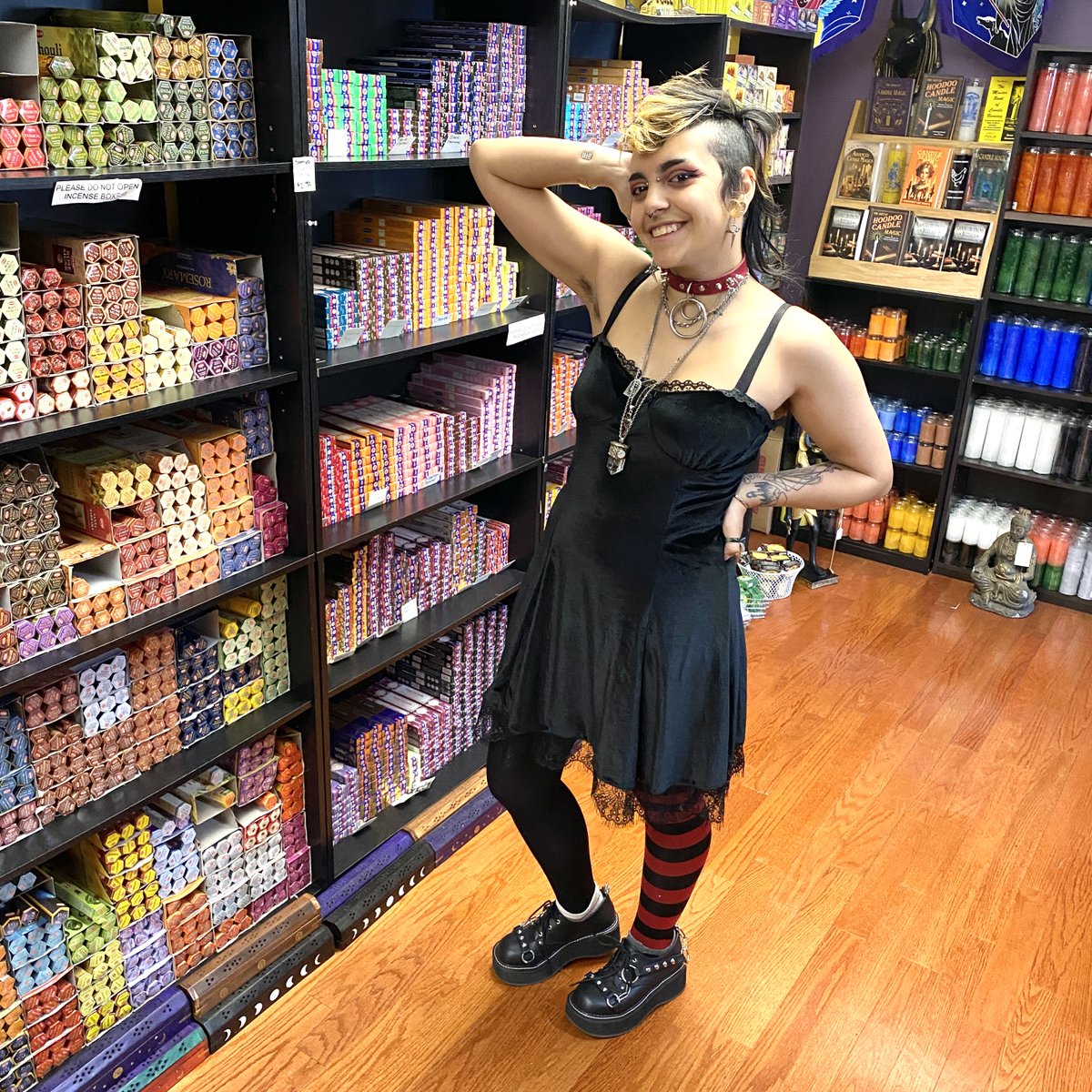 aromagregory's tweet image. 🌿💼 Meet Hannah-George from the aromaG's team! They're all set to craft some potent money mojo bags and sort out our latest magical herb arrivals. Don't forget to drop a hello when you spot them! #aromaGBotanica #MeetTheTeam #MagicInProgress #aromaGs #magic #mojo #MoneyMagic💫👋