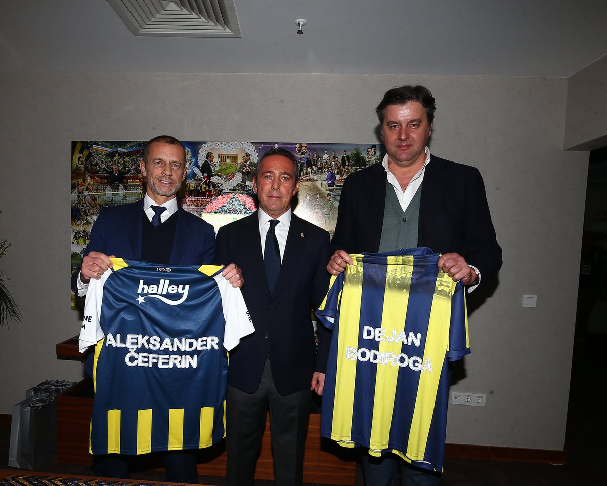 BİR TARAFTA UEFA BAŞKANI, DİĞER TARAFTA EUROLEAGUE BAŞKANI!

PARA VERSEN BU POZU VEREMEZSİN <a href="/GalatasaraySK/">Galatasaray SK</a>