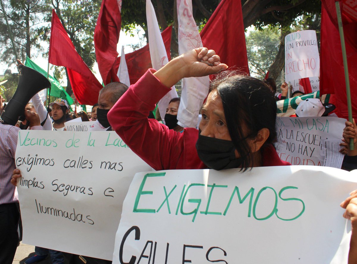 Vane_RdgzC's tweet photo. #XóchitlFloresNoCumple  la funcionaria publica que se cree la señora presidenta cada vez más descompuesta en su actuar muy mal en su atención a los problemas de la sociedad de Chimalhuacán 
@delfinagomeza https://t.co/2owMQioiWS