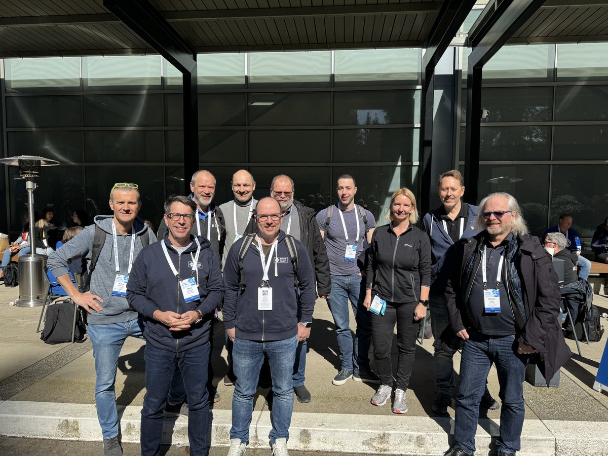 atwork's tweet photo. Group photo of (some) MVP's from #Austria enjoying the sun at #mvpsummit 😏 thx @mosslive for taking the pic! https://t.co/cPsht97Daj