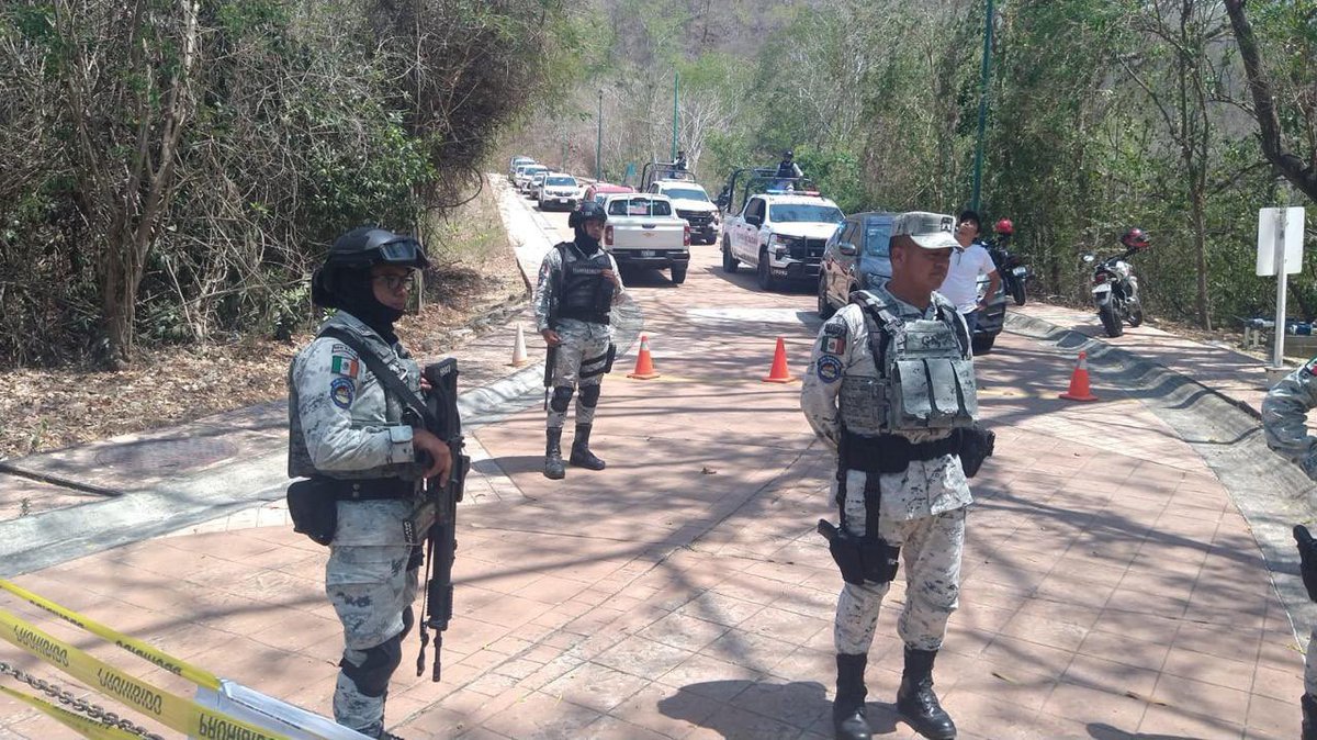 🚨 #AlertaADN Por instrucciones de @LuisaAlcalde, titular de @segob_mx, elementos armados de la @GN_MEXICO_ han tomado las instalaciones del campo de golf en Huatulco.