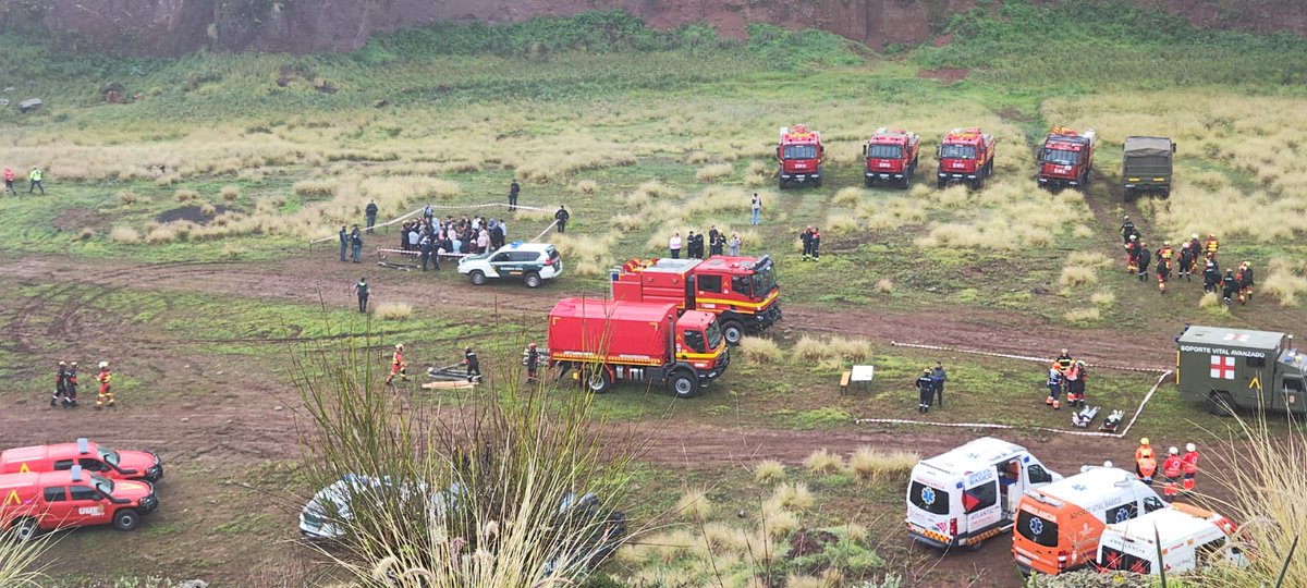 EnfermeriaCN's tweet photo. Gracias a tod@s:  Unidad Militar de Emergencias de Canarias (UME) , C.O. de Enfermeros, Cátedra de Enfermería de la ULL Policía Nacional, Guardia Civil, Bomberos, Cruz Roja, S.U.C., Protección Civil, Inst. Medicina Legal y Forense y centros de formación de personal técnico. https://t.co/rK7jBuNJVM