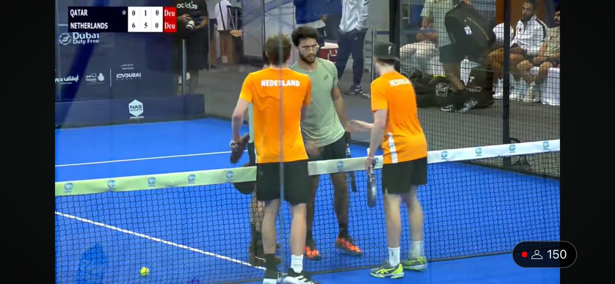 Toch leuk; zoon die bij zijn debuut in <a href="/TeamNLtweets/">TeamNL🇳🇱</a> met #padel in Dubai de tegenstander met 6-0 6-1 vloert.