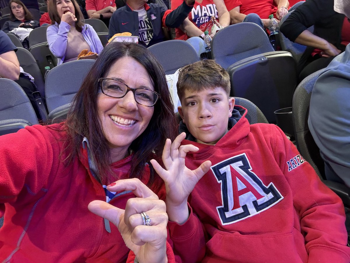 CherylAxen's tweet photo. Go Cats! #PAC12MBB #Arizona #BearDown https://t.co/ZdBmRxFzlG