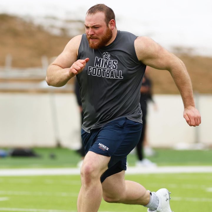 UH__Football's tweet photo. Big time showing for Kyle Bahnsen yesterday @MinesFootball’s pro day!!! 

4.99 40
26 reps of 225
31” vert
9’ 4” broad jump
4.5 shuttle 
7.6 3 cone https://t.co/XLncHd1EaQ