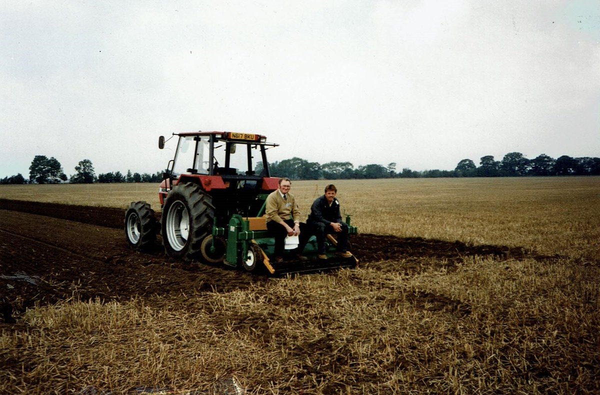 Throw back Thursday to 1994ish to VEGEX in Lincolnshire. Where Steve Jones and our salesman Mark were demonstrating a single rotor Bedformer. Working hard or hardly working? #farming #britishmade