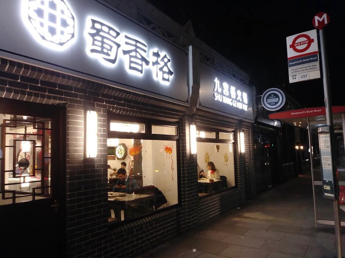 flkelleher's tweet photo. Enjoying hot pot in this weather is amazing! Fresh ingredients, authentic spicy base, and for those who can't handle spice, there's clear soup. Beef is a must-try—tender and perfect for photos. Let's go! GO GO GO! https://t.co/mkT5AM9QRR