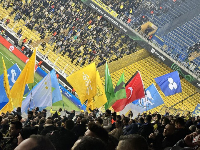 UltrasTurkish's tweet photo. Atasını tanımayan it peşinde gezer! 🇹🇷

14.03.2024 Fenerbahçe-Union SG https://t.co/9843ICHEnF
