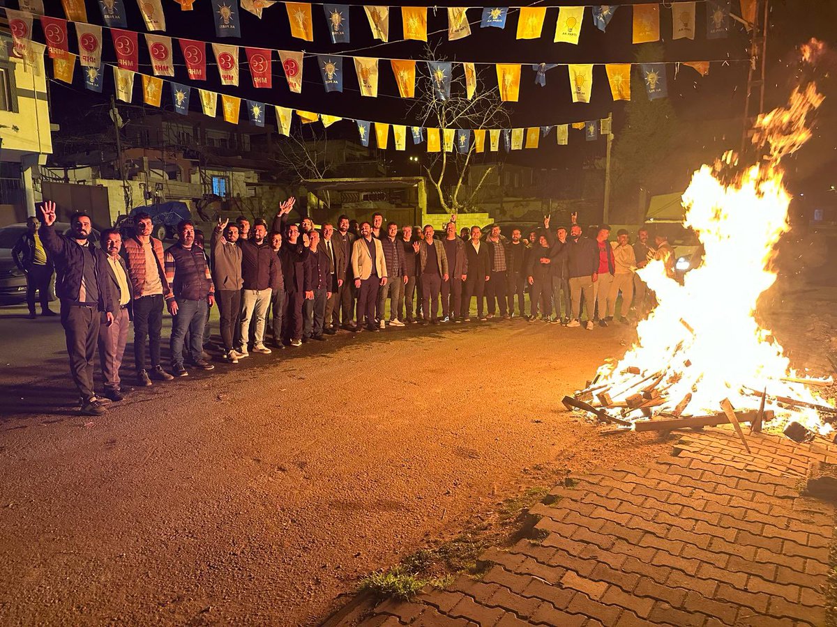 akgencpazarcik's tweet photo. 📍Yukarı Pazarcık 

Gençlik Ateşi 🔥♥️

“ Bizim Semtin Gençleri ” programımız kapsamında İlçe Başkanımız Halit Karabudak , Belediye Başkan Adayımız Murat Ceyhan, Gençlik Kolları Başkanımız Hasan Hüseyin Yavuzatmaca, ile berlikte Genç arkadaşlarımızla bir araya geldik.⤵️ https://t.co/J5D0iwqftn