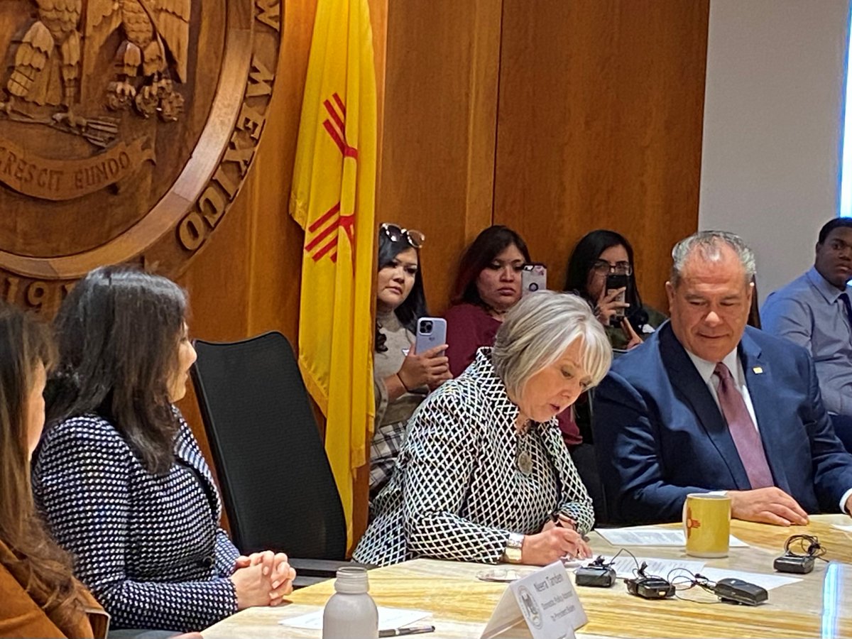 Joined by @NeeraTanden46 (Domestic Policy Advisor to @POTUS), CYFD Secretary Teresa Casados, and one of the state senate's fiercest advocates for children Majority Whip @SenPadilla, @GovMLG today signed an EO to further expand NM's Fostering Connections program. #nmleg #nmpol