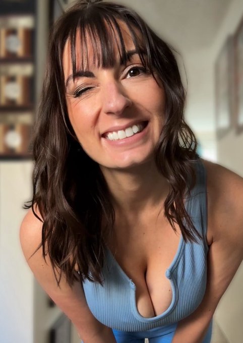 Back at it. #thursday #smile #wink #gym #fitness #teeth #bendover #blur #blurry #kitchen https://t.c<a href="/tag/thursday"class="tags">#thursday</a><a href="/tag/smile"class="tags">#smile</a><a href="/tag/wink"class="tags">#wink</a><a href="/tag/gym"class="tags">#gym</a><a href="/tag/fitness"class="tags">#fitness</a><a href="/tag/blur"class="tags"><span>#blur</span></a><a href="/tag/kitchen"class="tags"><span>#kitchen</span></a><a href="/tag/teeth"class="tags"><span>#teeth</span></a><a href="/tag/bendover"class="tags"><span>#bendover</span></a><a href="/tag/blurry"class="tags"><span>#blurry</span></a>