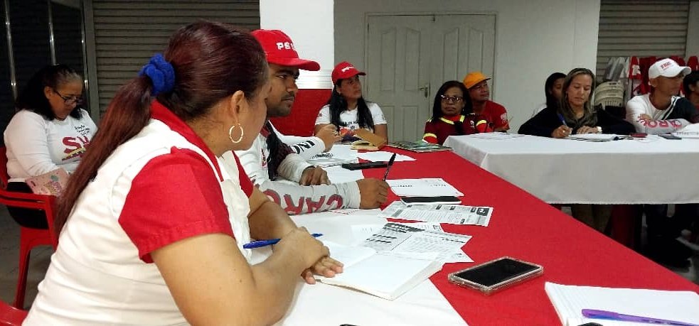 MSV_CaroniOfic's tweet photo. #14marzo Estamos Evaluando la participación de los movimientos sociales en las postulaciones de base de nuestro Candidato @NicolasMaduro. Todos unidos por la victoria de la Revolución Bolivariana. Venceremos! @OviedoPSUV @AlcaldiaCaroni @MervinMaldonad0 @MSVEnLinea https://t.co/6p1qev4lFF