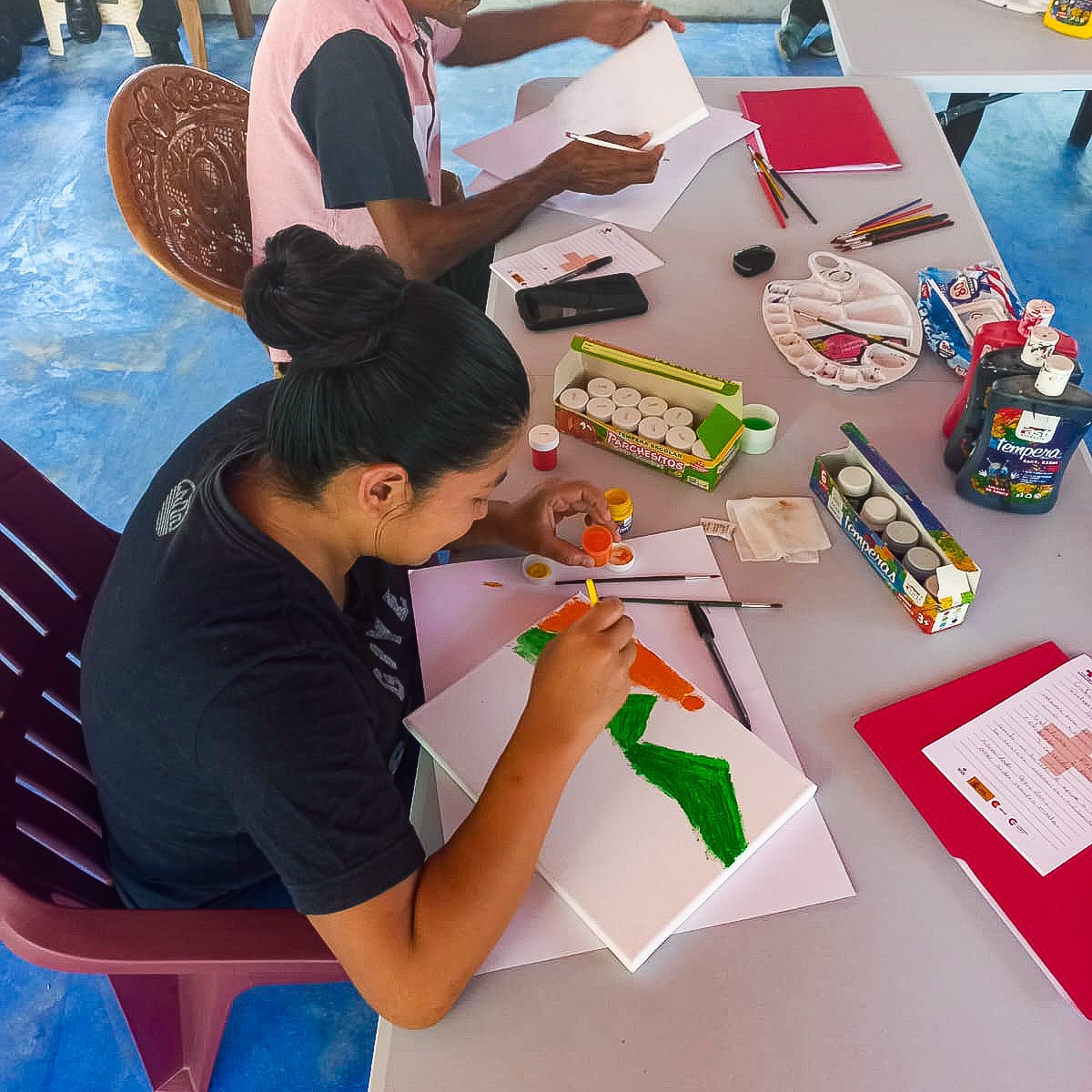 Empoderamos a las comunidades de acogida en Petén 💙

Promotores comunitarios fueron capacitados en primeros auxilios psicológicos y autocuidado para servir a refugiados y guatemaltecos

@ACNURamericas 🇬🇹 y @CRGuatemalteca estamos unidos #conlosrefugiados