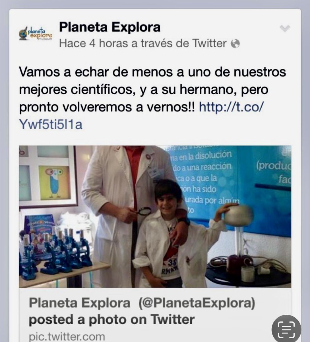 PlanetaExplora's tweet photo. Hace mucho ya. Cuando empezábamos en Málaga. Escribíamos en redes que íbamos a echar de menos a Alvarito, que se ponía sus primeras batas en nuestras actividades STEAM y ya mostraba curiosidad 👀 y dotes para avanzar por el camino de la ciencia. Y no nos puede hacer más felices que nos mande su foto hoy con otra bata. Ya es Don Álvaro, y es un orgullo 🥹 verlo así de elegante  y centrado en sus estudios. Vas a ser un grande chaval!! Ya lo sabíamos. Un abrazo y te esperamos por Planeta Explora!!! Tu casa.