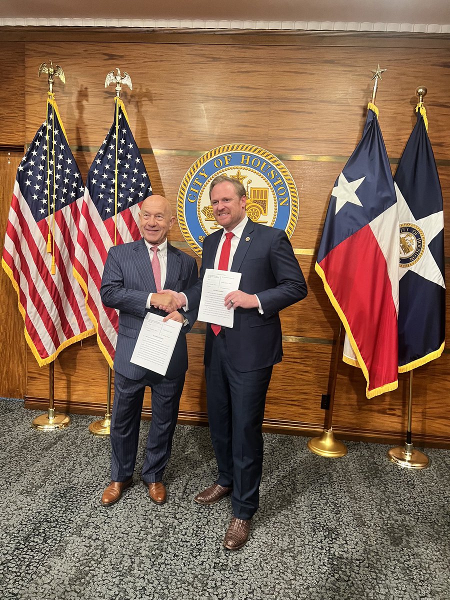 FirefightersHOU's tweet photo. Mayor @whitmire_john and HPFFA President @PatrickMLancton have signed the $650M settlement of our years-long contract impasse. The members were briefed on the high points this morning. The court will review Monday. We will have more details after that. https://t.co/nKrlVKd1Fl