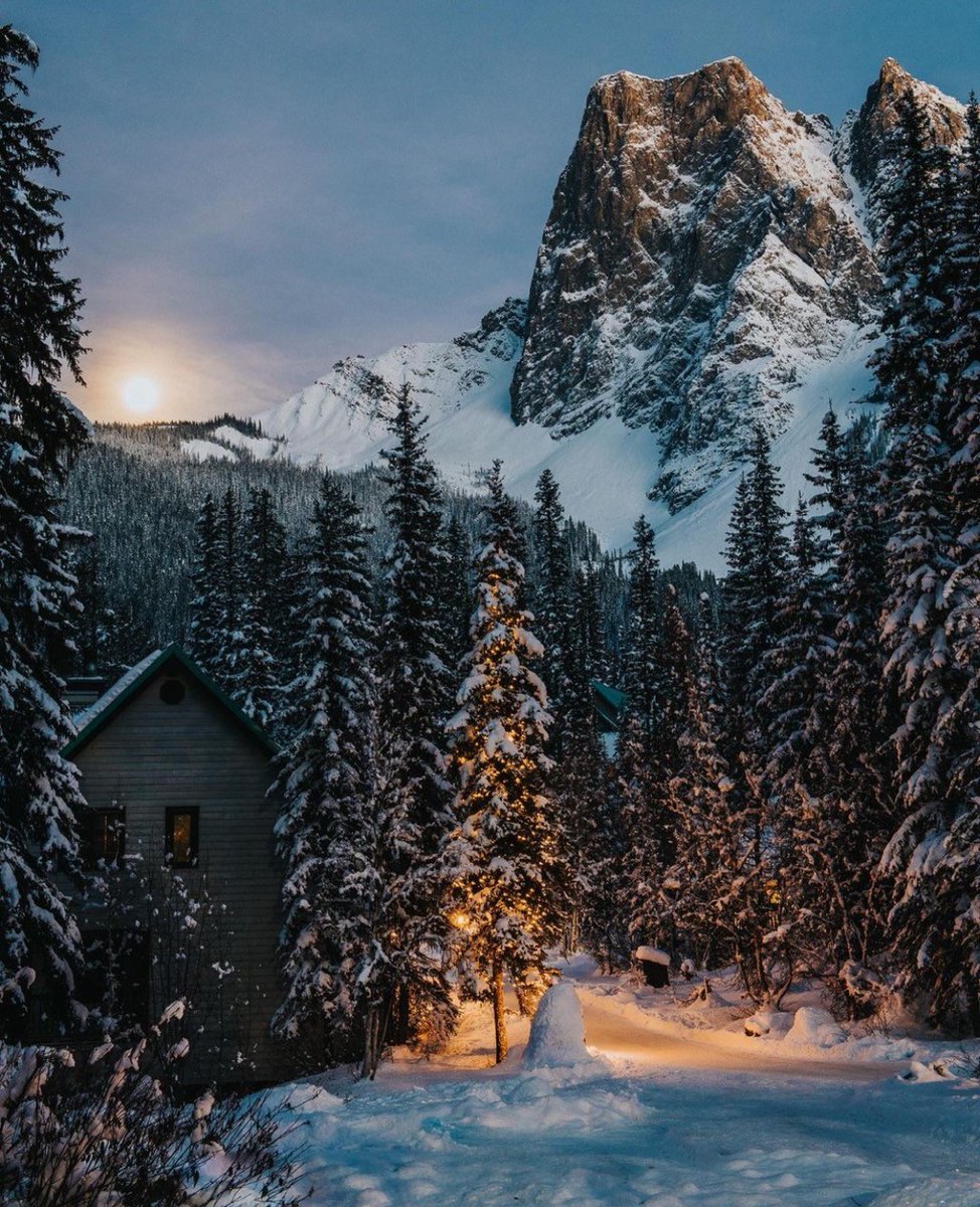 EmeraldLake_BC tweet picture