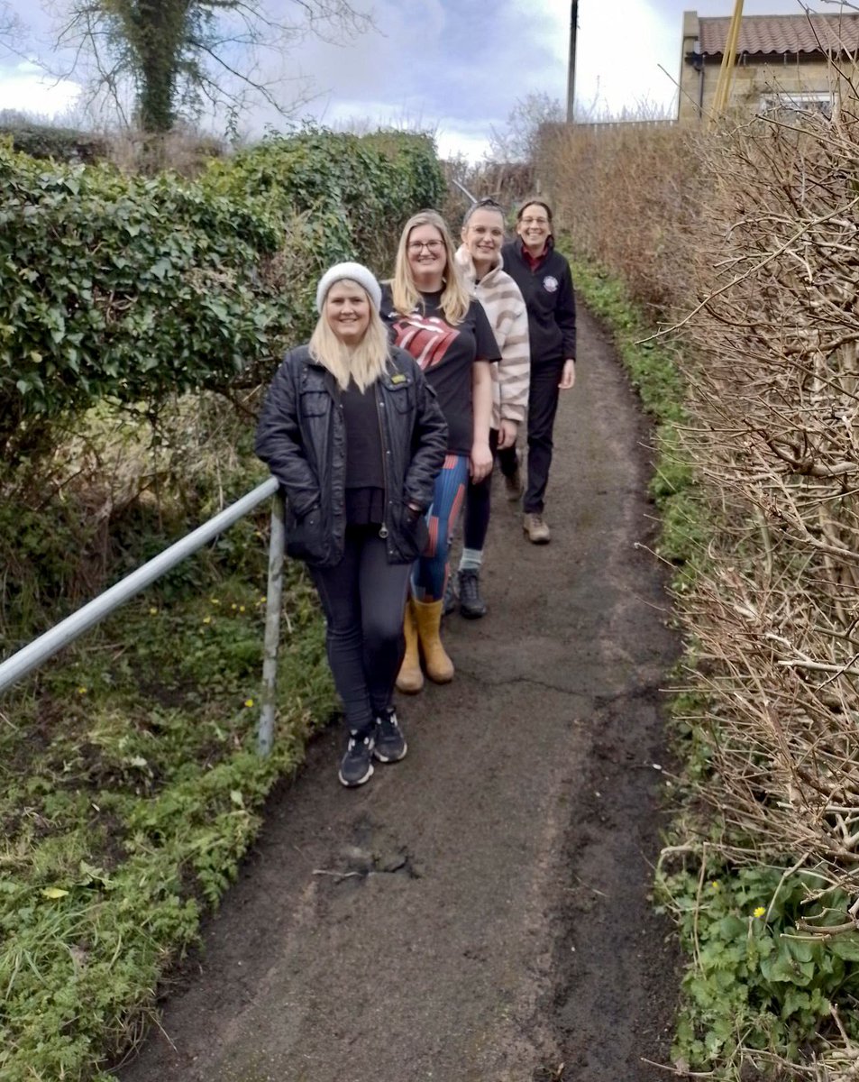 Today social prescribers from @age_uk trialed nature connection activities that will soon be prescribed as part of our jointed Nature Prescriptions project across North Yorkshire. 🌱 This included a practical task improving the coast to coast footpath. 🥾 #SocialPrescribingDay