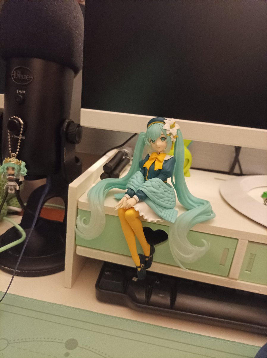 A cutie is with me now 🥰
#HatsuneMiku #greensetup #envtuber #vtuberfr #vtuber