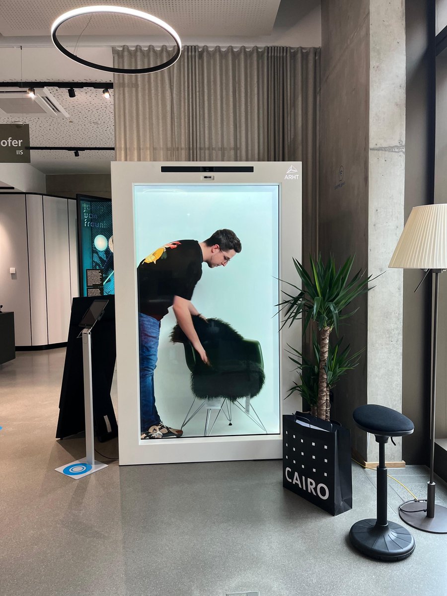 Still buzzing from yesterday's #FutureRetailStore event at JOSEPHS GmbH Open Lab! Partnered with Cairo AG, we showcased the future of retail: live #holographic #sales #assistants! 🕴️🛍️ A big thank you to everyone who joined us! 🙌 #ARHTCAPSULE #HologramsForRetail #Innovation