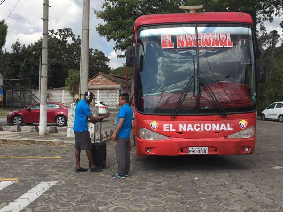 andresch593's tweet photo. 🔴🔴Al parecer ya estaría el bus libre, tal como lo ofreció @Drwandradee @GeNteRojaEc tal vez el fin de semana ya se lo utilice para llegar al coloso del Batan sino solo en Trans Esmeraldas tocaba. https://t.co/z5PNBTcEo3