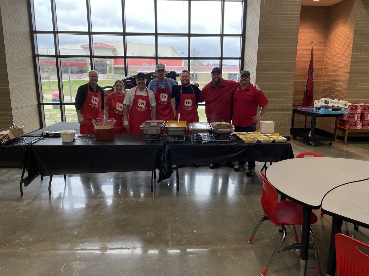 CabotHigh's tweet photo. A huge thank you to Mount Carmel Baptist Church for providing dinner for our awesome teachers! We love the support our schools receive from our community! #BestofCHS https://t.co/VceUAGtKX0