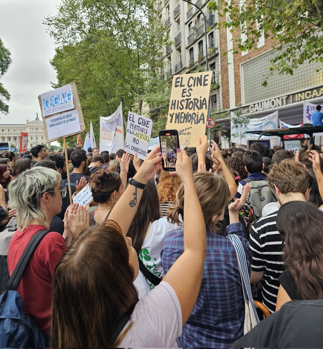 El cine resiste en la calle.