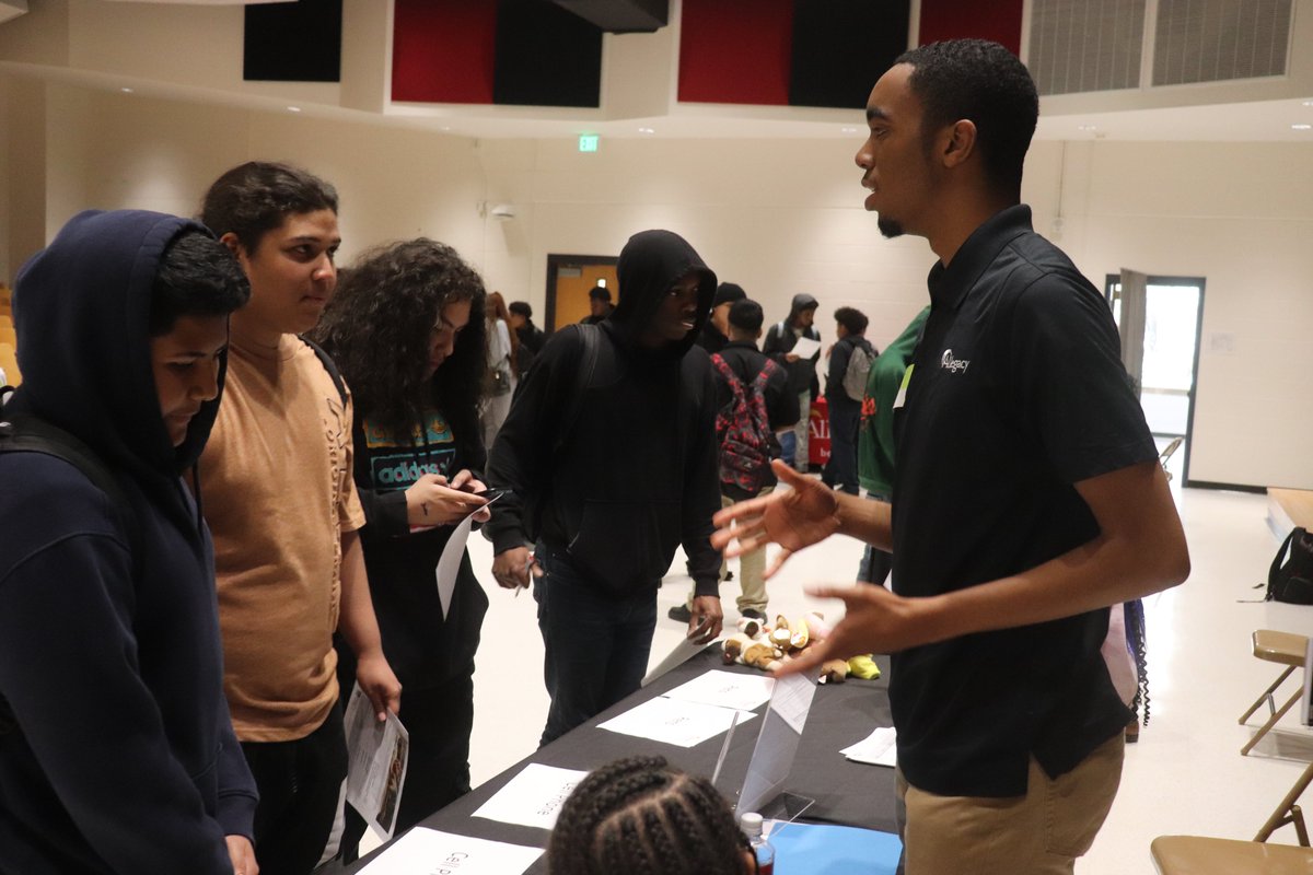 JFK students got a taste of reality today at Allegacy Federal Credit Union’s “Don’t Break the Bank” reality fair! Learn more on our website at tinyurl.com/4n4kwdse. #wsfcs @JFKennedyHS @Allegacy