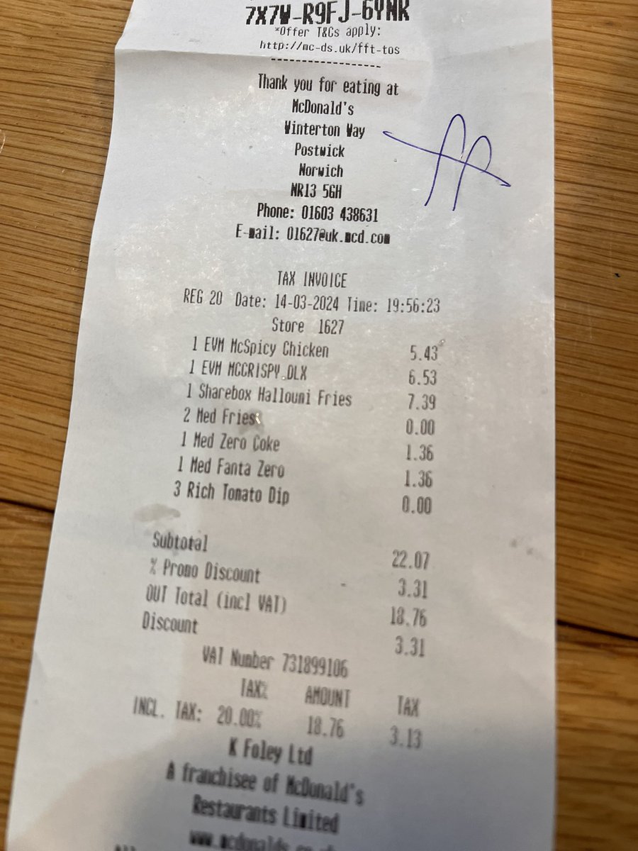 nathanbuxton's tweet photo. @McDonaldsUK it’s a bit of a running joke now with friends. One day we may get the actual meal we order. It’s not difficult be it’s their job, everything is written down. Store #1627 ordered mccrispy deluxe got a standard meal. Ordered  Fanta and got some random drink!! https://t.co/RpzddcmTnj