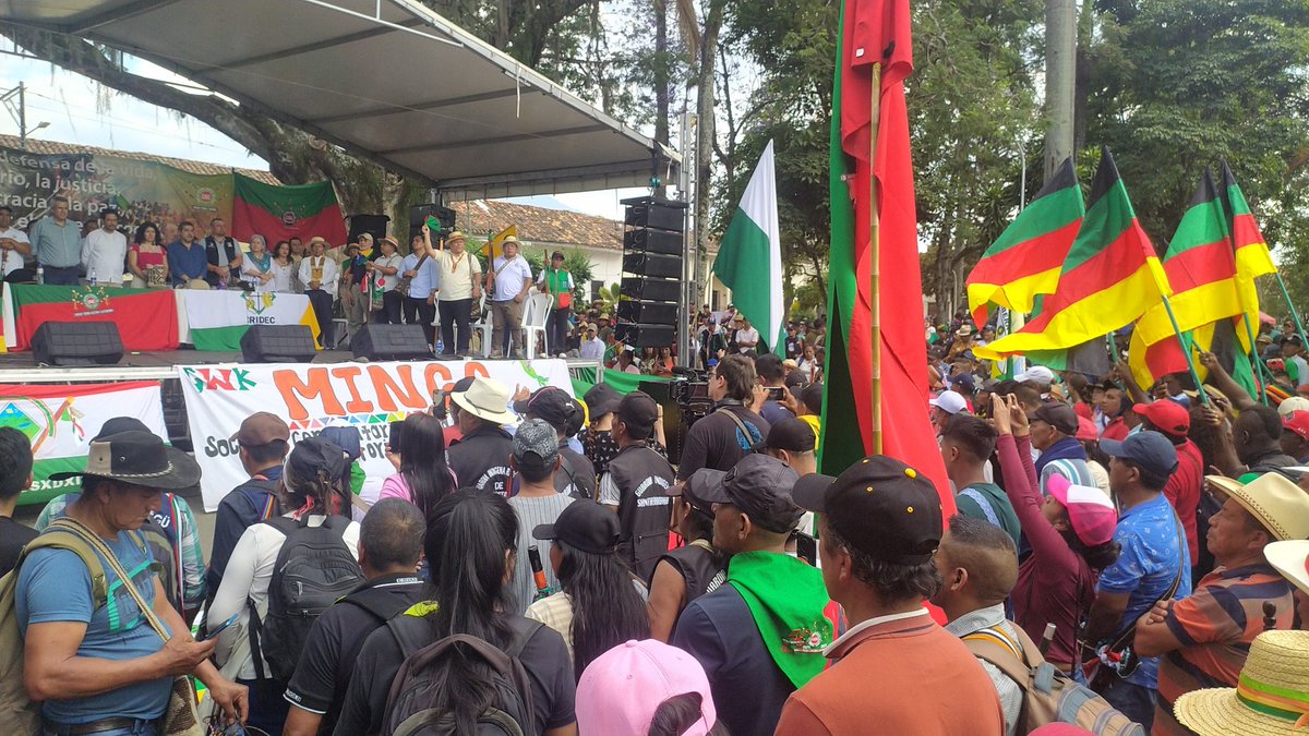 La Minga del Suroccidente vino a Quilichao a presentar una propuesta para apoyar la construcción de paz en un momento crítico. 

Y el <a href="/ComisionadoPaz/">Consejería Comisionada de Paz</a> Otty Patiño decidió que no era importante. Y no vino. 

Cada vez su papel resulta más dudoso. 

<a href="/petrogustavo/">Gustavo Petro</a>, párele bolas.