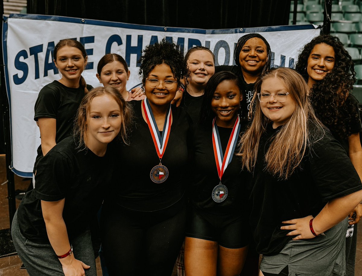 9for9PL's tweet photo. Competing in 1 of the largest powerlifting federations in America, all of our lifters held a top 12 ranking &amp; 2 of them brought home hardware amongst the TOP 5 STRONGEST GIRLS IN TEXAS! 
STATE RUNNER-UP: Senior, Jakhia David! 
5th Strongest Girl in Texas: Senior Elisabeth Fowler! https://t.co/BA4Zl6RuKZ