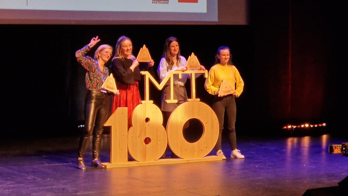 UGrenobleAlpes's tweet photo. Anna Theurel et Marie-Charlotte Picard remportent respectivement le 2e et 3e prix du jury 🥈🥉! Encore bravo à tous les finalistes pour cette superbe finale #MT180 ce soir !! Merci au public en salle @Espace_Malraux et sur YouTube.
RDV l'année prochaine 🤗 https://t.co/T6nLJKpAY2