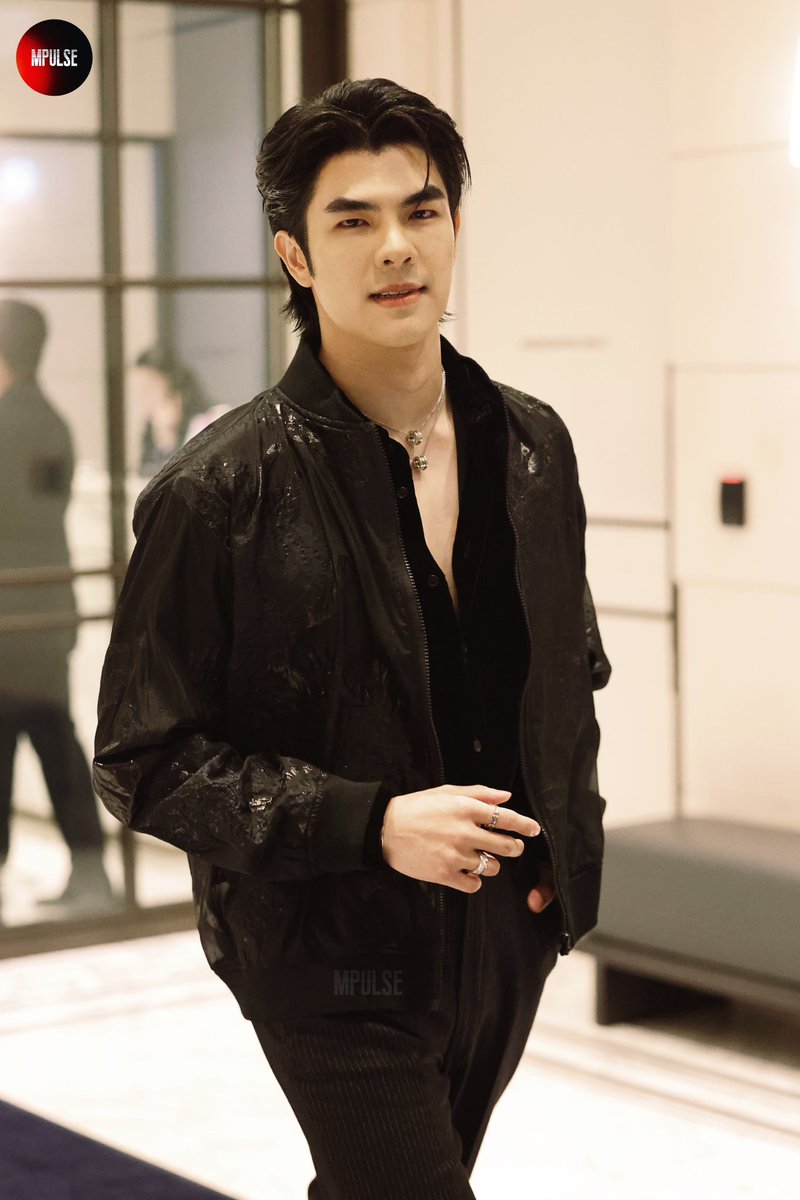Pick your poison ‼️

Smile                          Serious

MILE WITH BULGARI IN SEOUL
#MileXBulgari1stEventInSeoul <a href="/MilePhakphum/">mile phakphum</a> #MilePhakphum