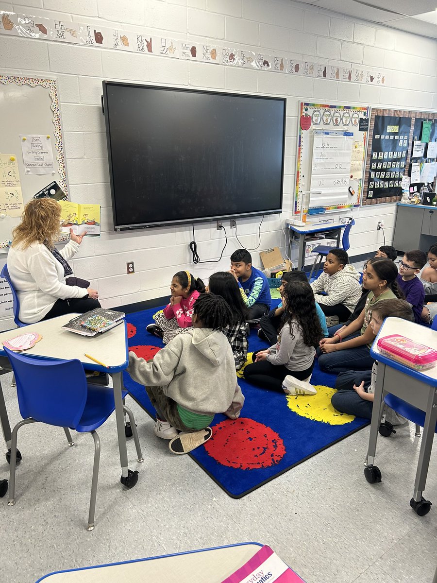 Thank you <a href="/JillAmato2/">Jill Amato</a> for being a guest reader during #ReadAcrossAmericaWeek last week!! Your former students were ecstatic to see you 🤗♥️📚 <a href="/25Lafayette/">Lafayette Estates School #25</a>