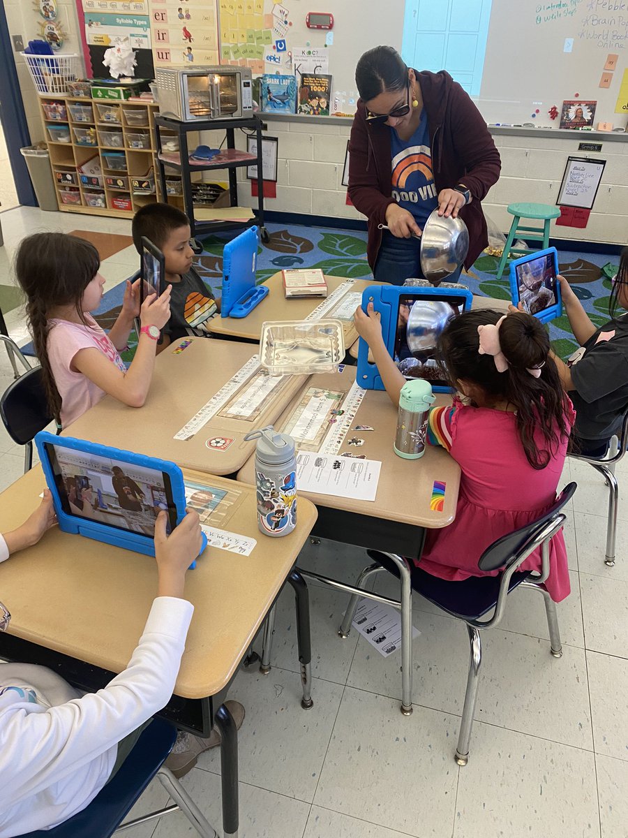 ESLwithMissA's tweet photo. This week in destinations, we took pictures of @MrsGutierrezBF making brownies. Today, we are looking at our pictures to help us make a word bank for our how to writing! Our newcomers are making bilingual word banks! #bfrocks @HewittGeoff2023 https://t.co/dIIeGhVit1